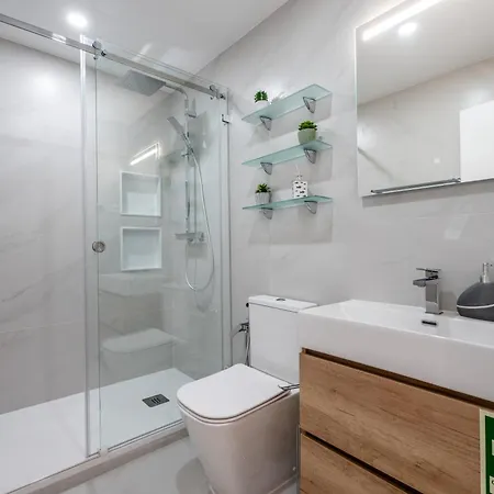 Apartamento T1 Novo, A Poucos Passos Da Da Com Ac E Wifi