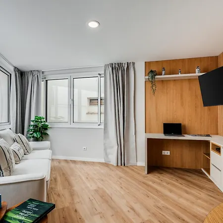 Apartment T1 Novo, A Poucos Passos Da Da Com Ac E Wifi Luz