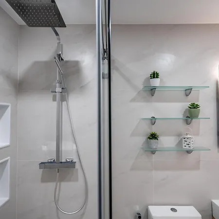 Apartment T1 Novo, A Poucos Passos Da Da Com Ac E Wifi Luz