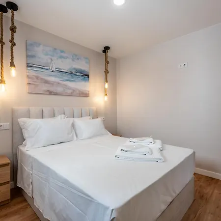 Apartment T1 Novo, A Poucos Passos Da Da Com Ac E Wifi Luz