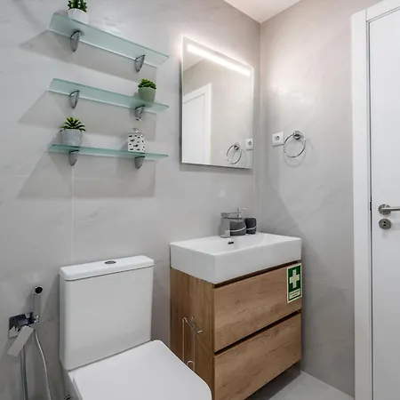 Apartment T1 Novo, A Poucos Passos Da Da Com Ac E Wifi